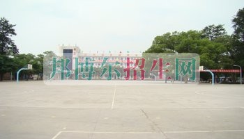 瀘縣建筑職業(yè)中專學(xué)校2016年報名條件、招生對象