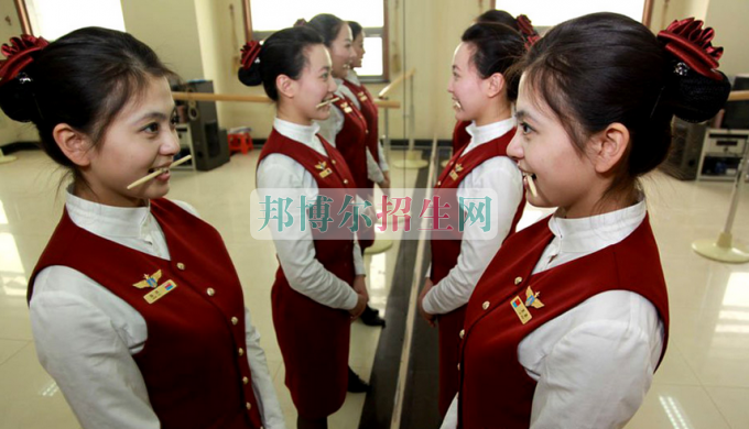 成都內(nèi)理科一?？罩谐藙?wù)大專學(xué)校