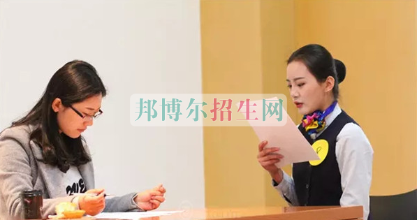 成都航空旅游職業(yè)學(xué)校開啟新學(xué)期首場招聘，場面火爆美女如云
