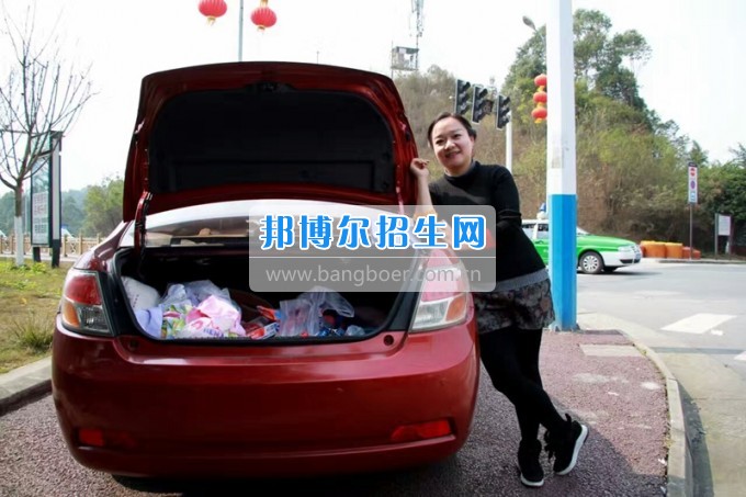 四川省樂山市第一職業(yè)高級(jí)中學(xué)春風(fēng)十里，不如你