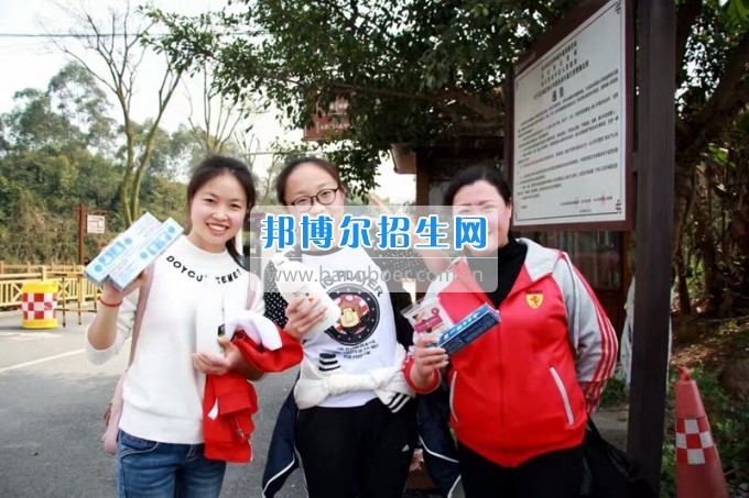 四川省樂山市第一職業(yè)高級(jí)中學(xué)春風(fēng)十里，不如你