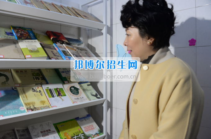 市委常委、宣傳部長(zhǎng)潘梅到川南幼兒師范高等?？茖W(xué)校調(diào)研思想政治工作
