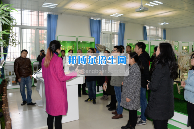 川南幼兒師范高等?？茖W(xué)校與內(nèi)江職業(yè)技術(shù)學(xué)校開展青年聯(lián)誼活動(dòng)