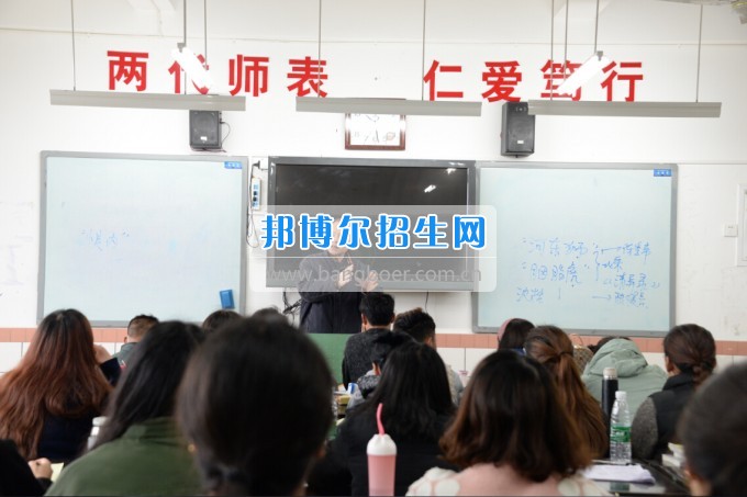 川南幼兒師范高等?？茖W(xué)校2017質(zhì)量年：撲下身子抓落實