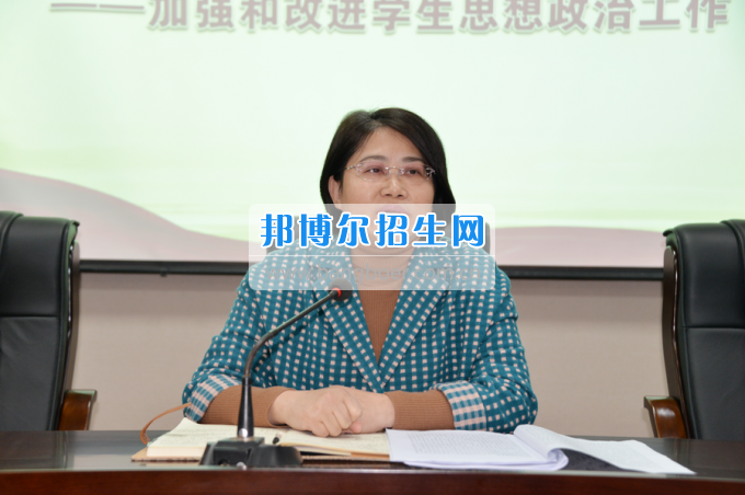 川南幼兒師范高等?？茖W(xué)校召開輔導(dǎo)員班主任工作例會(huì)加強(qiáng)和改進(jìn)學(xué)生思想政治工作