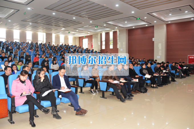 川南幼兒師范高等?？茖W(xué)校作“互聯(lián)網(wǎng)+教育”專題報(bào)告