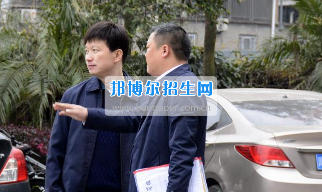 區(qū)委常委、宣傳部長邱躍峰一行視察南充市建華職業(yè)中學
