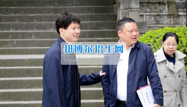 區(qū)委常委、宣傳部長邱躍峰一行視察南充市建華職業(yè)中學