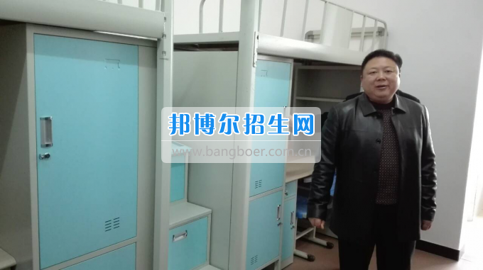 川北幼兒師范高等?？茖W(xué)校張廷鑫校長帶隊(duì)考察學(xué)生公寓設(shè)備
