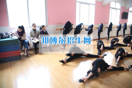 川北幼兒師范高等?？茖W(xué)校學(xué)前教育系赴南江小河職中調(diào)研