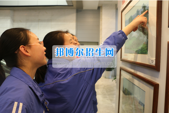 成都市洞子口職業(yè)高級(jí)中學(xué)舉行“成都，因我更美麗”主題開學(xué)典禮