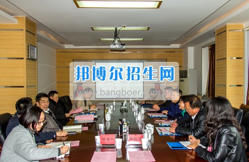 興義民族師范學(xué)院劉照惠校長(zhǎng)率隊(duì)到省屬高?？疾旌笄诠芾砉ぷ? width=