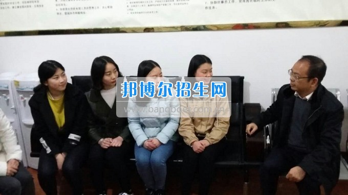 南充師范學(xué)校蔡禮儒校長赴高坪、嘉陵參加實(shí)習(xí)就業(yè)基地掛牌并看望實(shí)習(xí)生