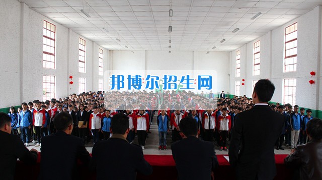 馨知心集團(tuán)、云南動(dòng)高鐵普鐵公司、上海大眾等多家單位在我校舉辦招聘會(huì)
