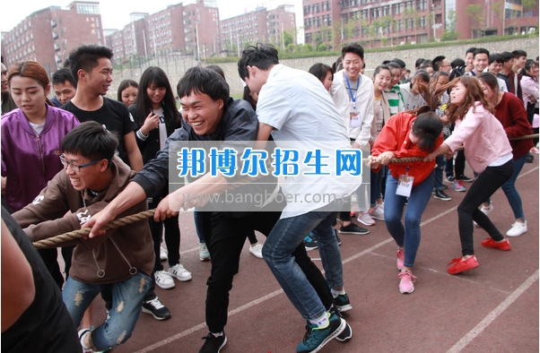 貴州輕工職業(yè)技術(shù)學(xué)院中專部藝術(shù)設(shè)計系舉辦2017年第三屆大型團體心理輔導(dǎo)暨“三走”活動