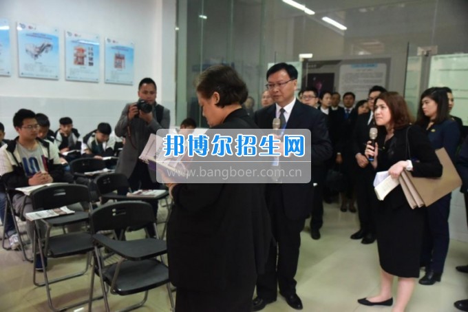 泰國(guó)詩(shī)琳通公主攜高訪(fǎng)團(tuán)蒞臨貴州省機(jī)械工業(yè)學(xué)校參觀(guān)訪(fǎng)問(wèn)