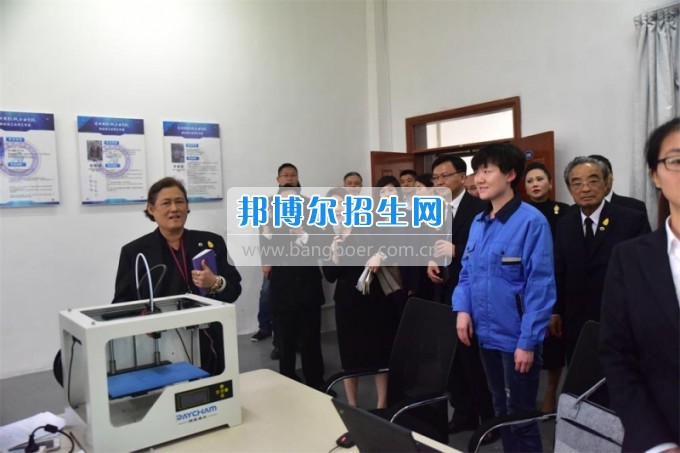 泰國(guó)詩(shī)琳通公主攜高訪(fǎng)團(tuán)蒞臨貴州省機(jī)械工業(yè)學(xué)校參觀(guān)訪(fǎng)問(wèn)