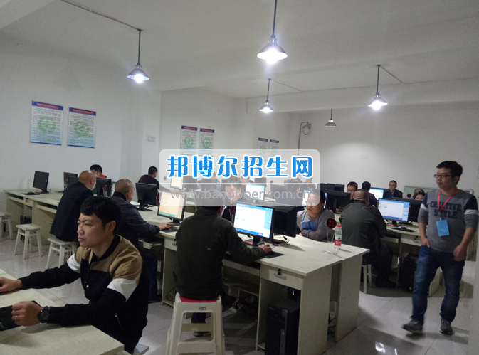 內江市鐵路機械學校首期“特種設備、特種作業(yè)人員安全技術培訓班”順利結業(yè)