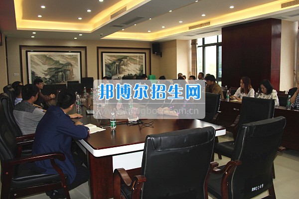 重慶市江津區(qū)師范進修學(xué)校在江津校區(qū)召開干部交流座談會