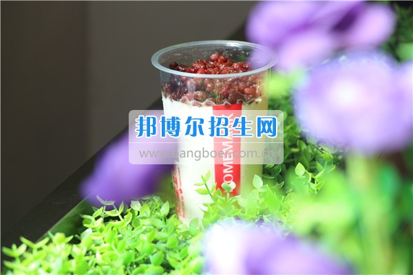 成都希望航空職業(yè)學(xué)校美味冷飲大曝光！據(jù)說，正數(shù)第三的是同學(xué)們最喜愛的冷飲！