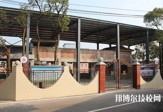 重慶工商學(xué)校2020年報(bào)名條件、招生要求、招生對(duì)象