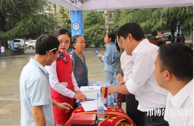 六枝特區(qū)職業(yè)技術(shù)學(xué)校2020年報(bào)名條件、招生要求、招生對象