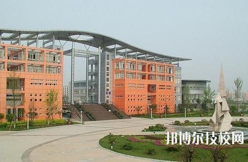 成都市中山職業(yè)技術(shù)學(xué)校2020年報(bào)名條件、招生要求、招生對象