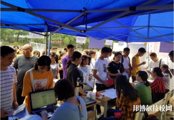 銅仁中等職業(yè)學(xué)校2020年報名條件、招生要求、招生對象