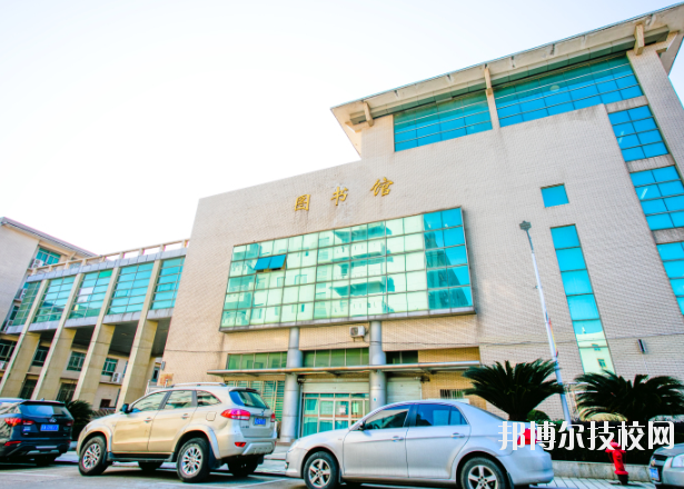 江西機(jī)械高級(jí)技工學(xué)校2020年報(bào)名條件、招生要求、招生對(duì)象