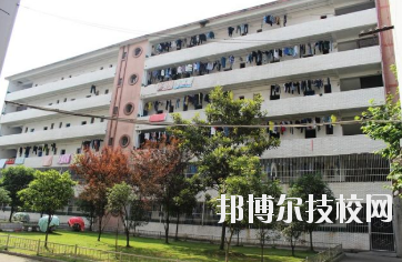 江西輕工業(yè)高級技工學(xué)校2020年報(bào)名條件、招生要求、招生對象