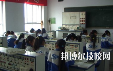 平?jīng)鲂畔⒐こ虒W(xué)校怎么樣、好不好