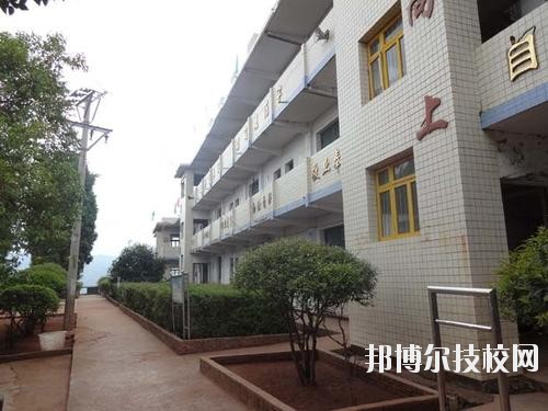 普定職業(yè)技術(shù)學(xué)校2020年報(bào)名條件、招生要求、招生對(duì)象