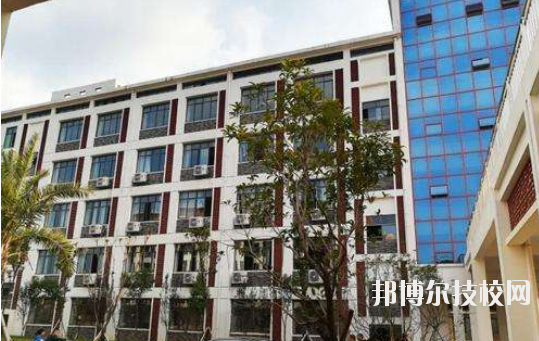 江西井岡山經(jīng)貿(mào)學(xué)校2020年報(bào)名條件、招生要求、招生對象