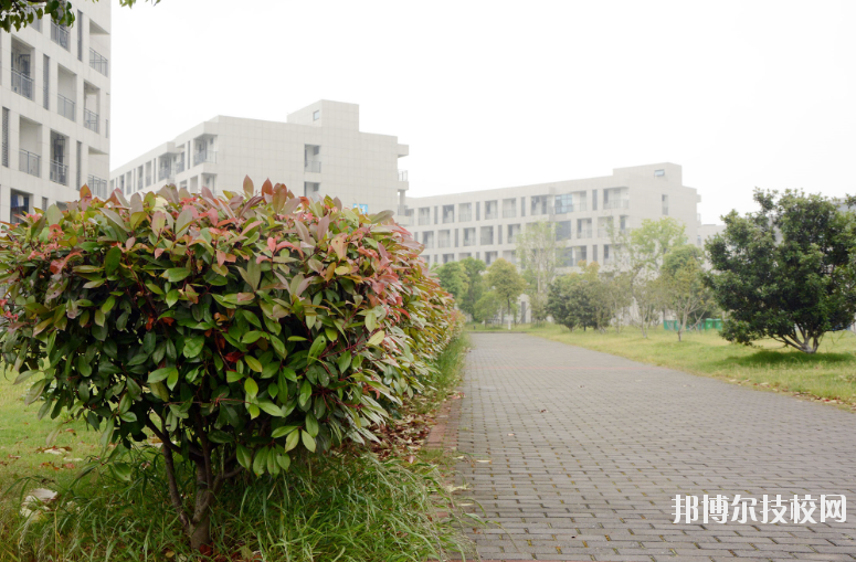 江蘇丹陽(yáng)中等專業(yè)學(xué)校2020年報(bào)名條件、招生要求、招生對(duì)象
