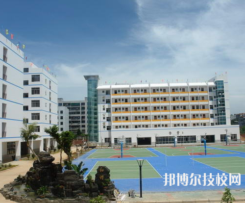 重慶萬州三峽服裝藝術(shù)學(xué)校2020年報名條件、招生要求、招生對象