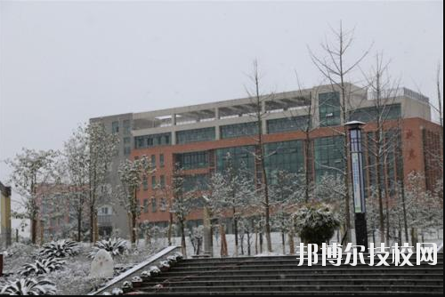 重慶榮昌職業(yè)教育中心2020年報(bào)名條件、招生要求、招生對(duì)象