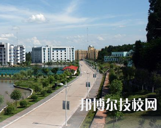 重慶益民技工學(xué)校2020年報名條件、招生要求、招生對象