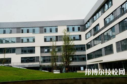 安龍職業(yè)技術(shù)學(xué)校2020年報名條件、招生要求、招生對象