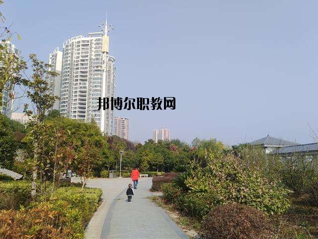 蓮花職業(yè)技術(shù)學(xué)校2020年報名條件、招生要求、招生對象