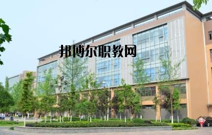 成都市恒輝技工學(xué)校2020年報名條件、招生要求、招生對象