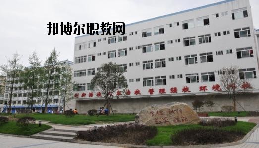 南充數(shù)控工程學(xué)校2020年報(bào)名條件、招生要求、招生對象