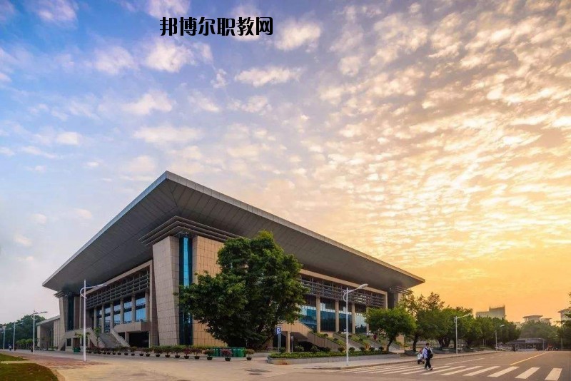 咸寧生物機(jī)電工程學(xué)校2020年報(bào)名條件、招生要求、招生對(duì)象