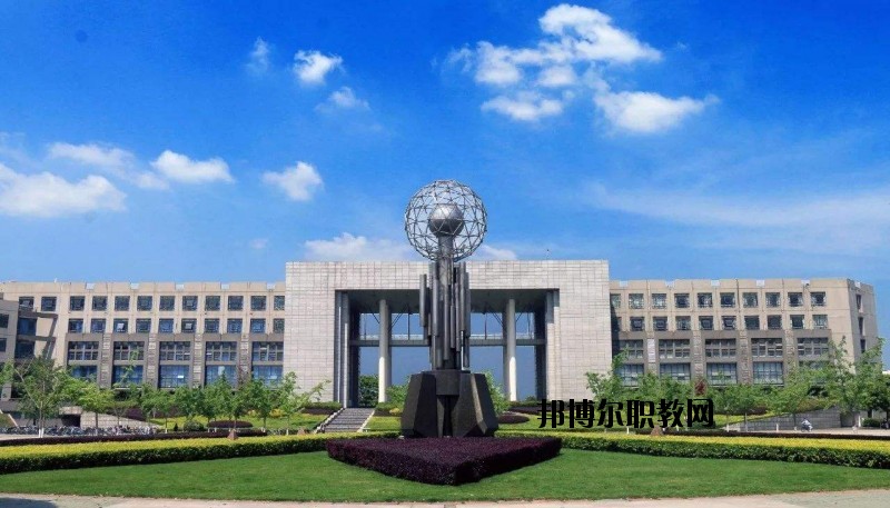 咸寧衛(wèi)生學(xué)校2020年招生辦聯(lián)系電話(huà)