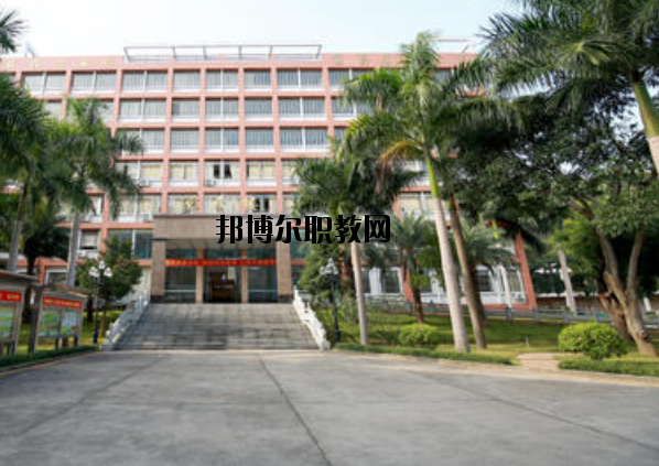 重慶華陽技工學(xué)校2020年報(bào)名條件、招生要求、招生對象