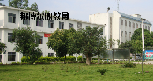 合山職業(yè)技術(shù)學(xué)校2020年報(bào)名條件、招生要求、招生對(duì)象
