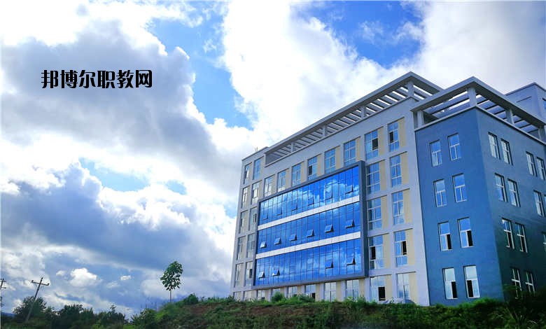 四川省南充衛(wèi)生學(xué)校2020年報名條件、招生要求、招生對象