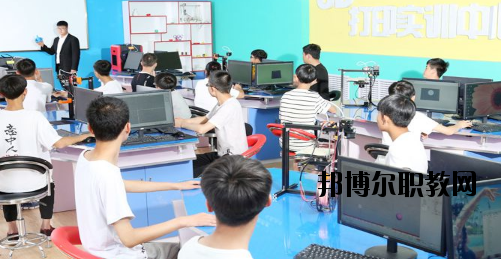 甘肅秦隴技工學(xué)校2020年報名條件、招生要求、招生對象
