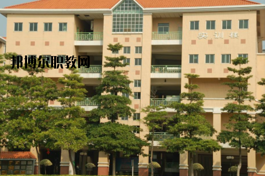 東莞商業(yè)學(xué)校2020年報名條件、招生要求、招生對象