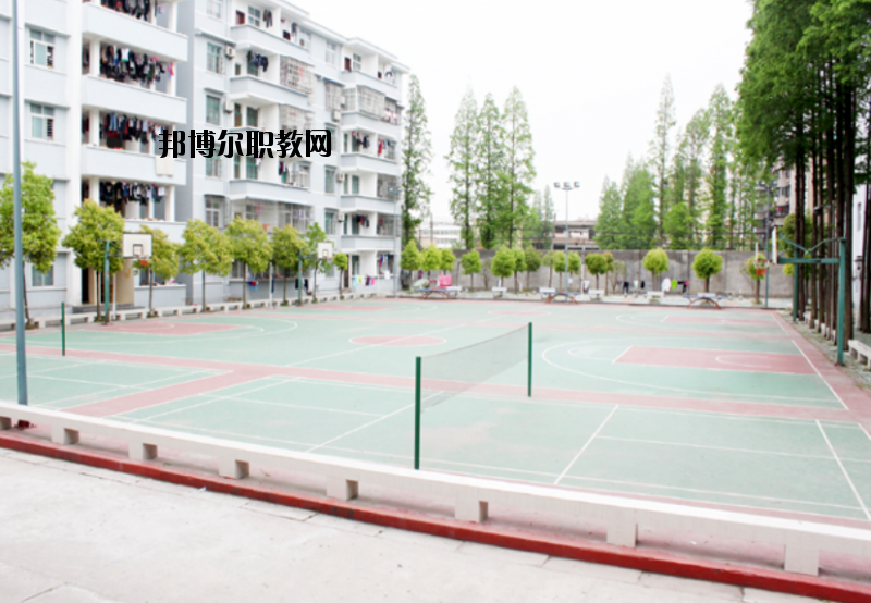 湖北潛江衛(wèi)生學(xué)校2020年報名條件、招生要求、招生對象