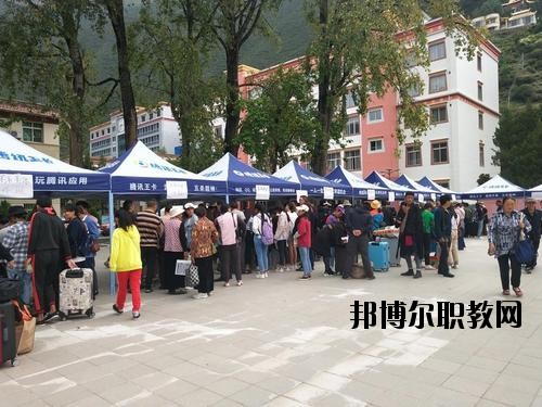 阿壩衛(wèi)生學(xué)校2020年報名條件、招生要求、招生對象